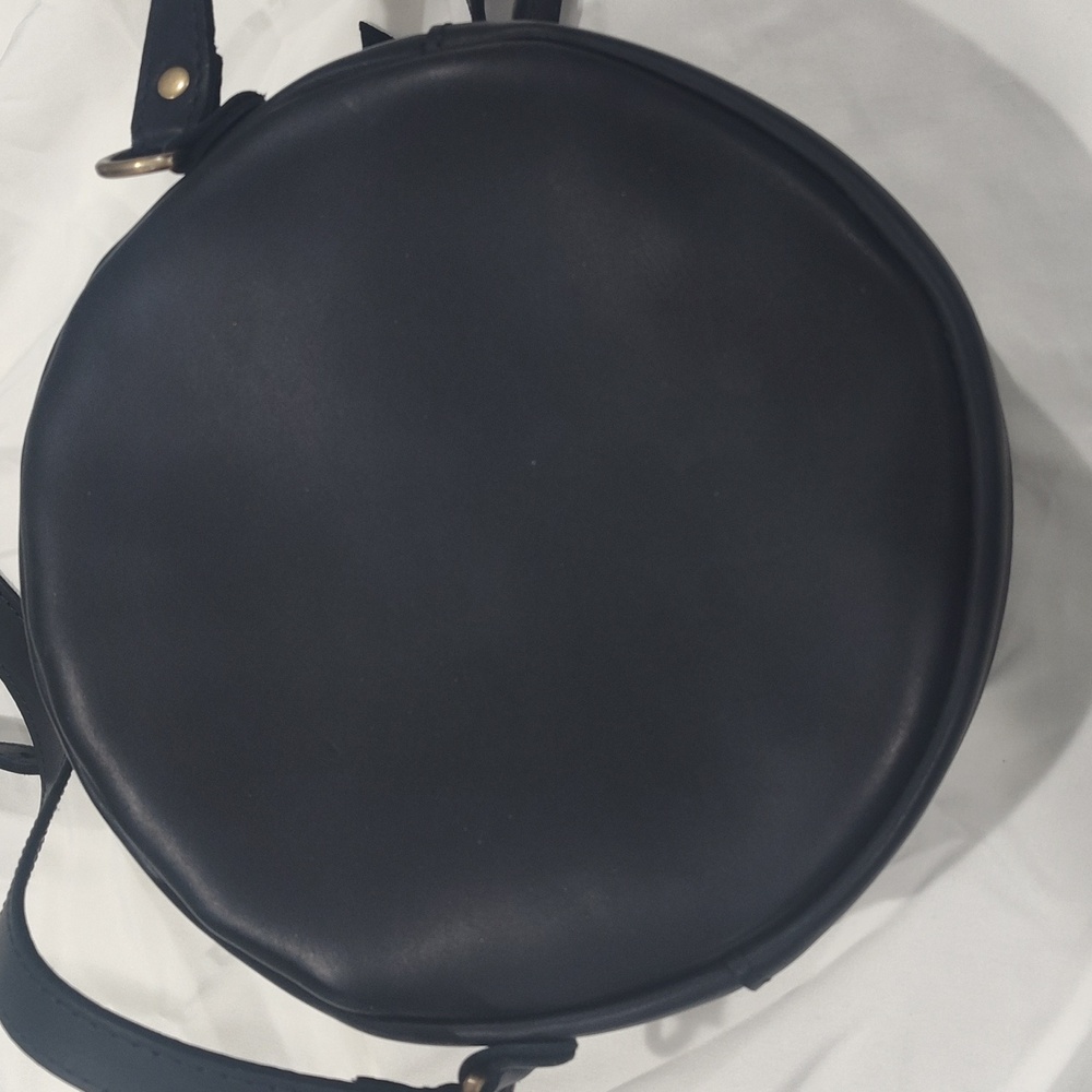 Portland Leather Large Circle Crossbody Bag In Black - Picture 5 of 11